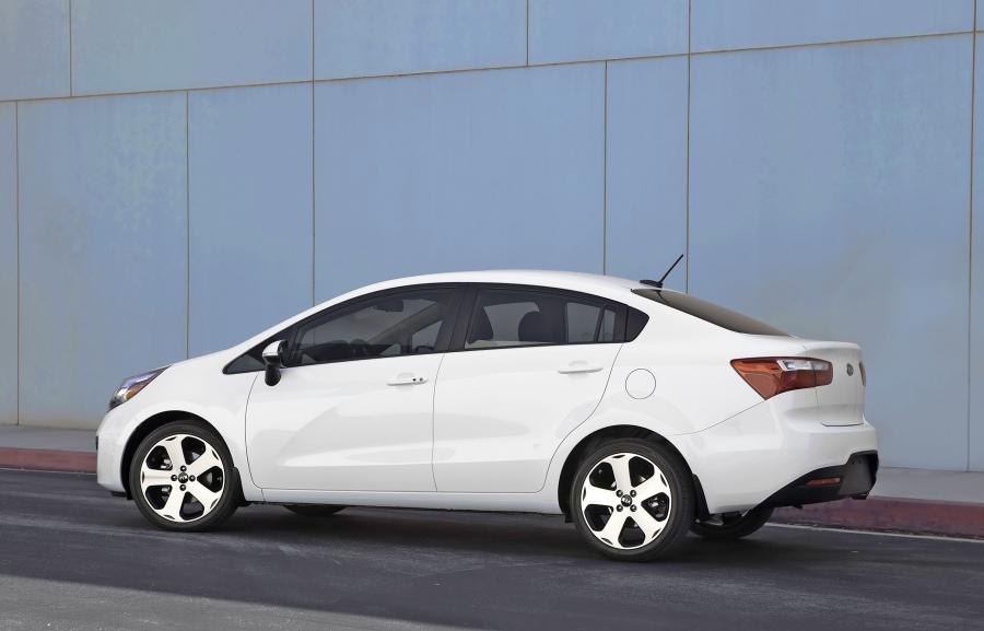  Kia Rio Sedan 2011 года  (US) (фото 14 из 22)
